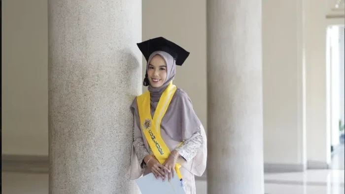 Frista, wisudawan S2 termuda UGM