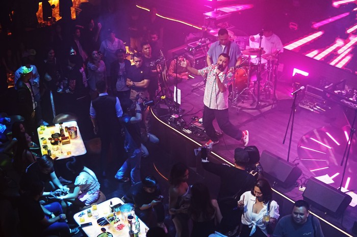 Giring Ganesha Giring Ganesha tampil di Blaze Jakarta Music Lounge.
