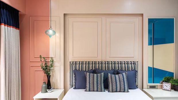 Ide cat kamar tidur salmon pink dan peach.