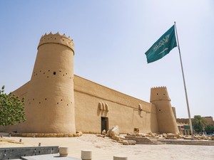 Saudi Izinkan Pemegang Visa Kedaluwarsa Keluar Tanpa Perpanjangan atau Denda