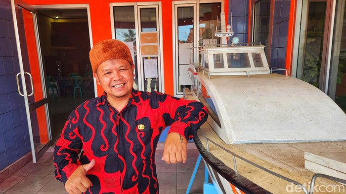 Jaro Midun, Kades Cikahuripan