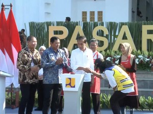 Ditemani Iriana, Jokowi Resmikan Rehabilitasi Pasar Jongke di Solo