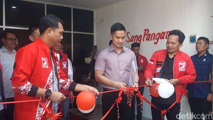 Kaesang Pangarep mersemikan kantor PSI Boyolali, Sabtu (27/7/2024).