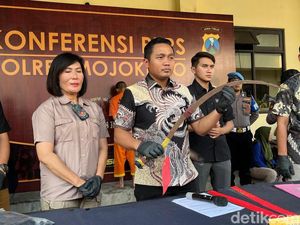 2 Pemuda Ditahan gegara Bawa Celurit dan Double Stick untuk Tawuran