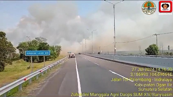 Kebakaran lahan di Tol Palindra