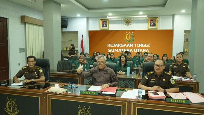 Kejati Sumut saat mengusulkan penghentian penuntutan dua kasus tersebut.