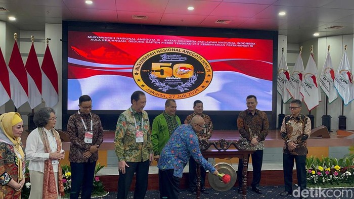 Kemhan dan Ikatan Keluarga Pahlawan Nasional (IKPN) menggelar Musyawarah Nasional ke-IV. Wamendes dan Anies Baswedan ikut hadir dalam program itu. (Anggi M/detikcom)
