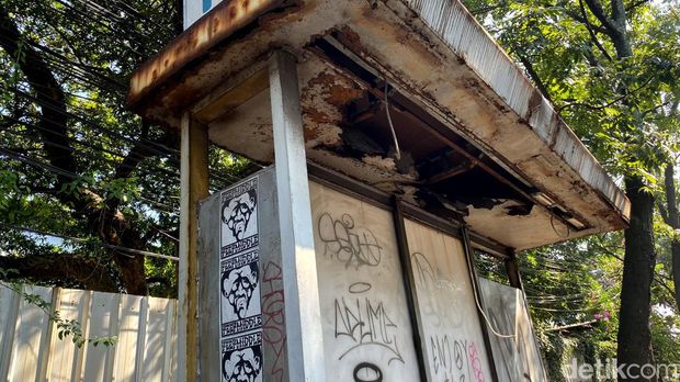 Kondisi halte angkot di Bandung