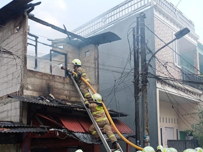 Kontrakan di Cilincing Jakut kebakaran