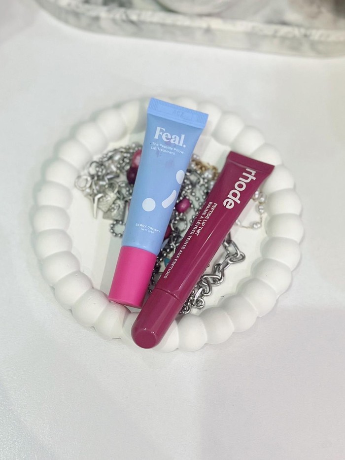 Lip gloss Rhode vs Feal