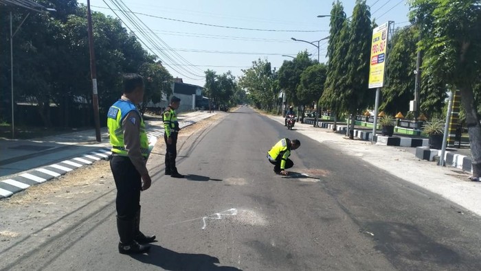 Lokasi kecelakaan ibu dan anak terlindas pikap di Magetan