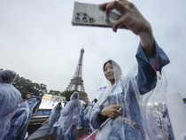 Meriah Parade Atlet Meski Pembukaan Olimpiade Paris Diguyur Hujan Deras