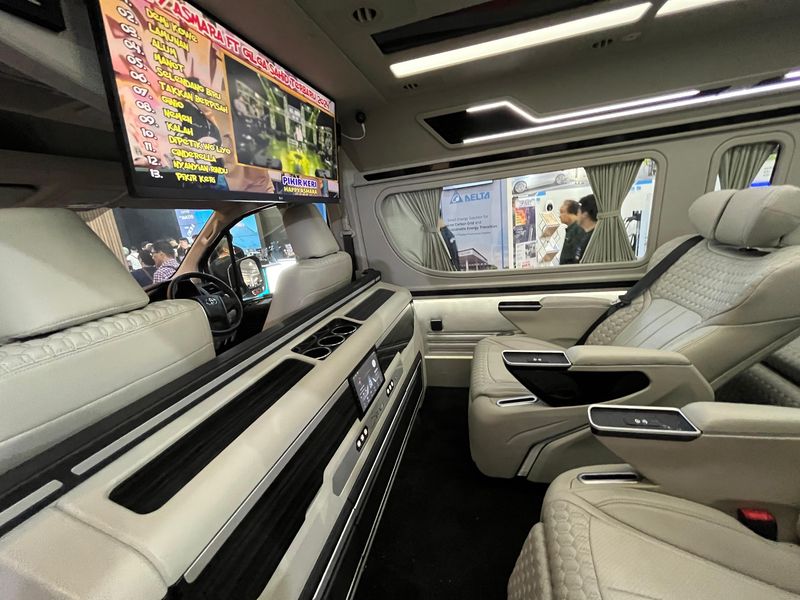 Modifikasi interior Toyota HiAce ala Baze habiskan setengah miliar rupiah