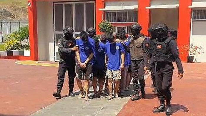 Napi jaringan narkoba Fredy Pratama tiba di Lapas Nusakambangan.