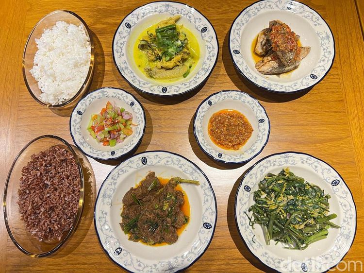 Nikmatnya Tuna Belly Bakar hingga Wagyu Bumbu RW di Resto Manado Ini