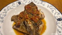 Salah satu menu andalan di sini yaitu Tuna Belly Bakar. Seporsinya terdiri dari 3 potongan tuna belly yang lunya daging tebal dan rasa gurih pedas pas. Foto: Detikcom / Atiqa Rana