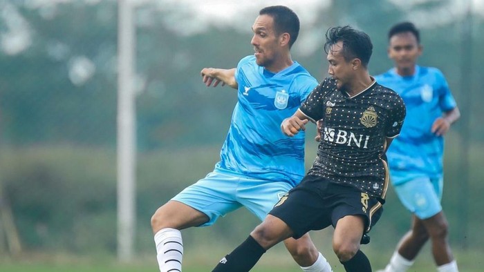 Pemain asing anyar PSIS, Lucas Barreto dalam laga uji coba. Foto diunggah pada Sabtu (27/7/2024).