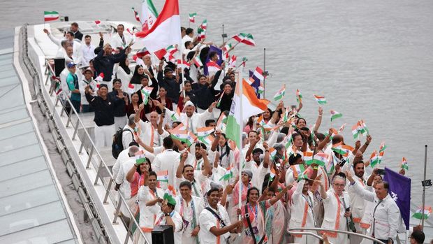 PARIS, FRANCE - JULY 26: Team India, Team Indonesia and Team Islamic Republic of Iran cruise on the River Seine during the athletes' parade during the opening ceremony of the Olympic Games Paris 2024 on July 26, 2024 in Paris, France. (Photo by Lars Baron/Getty Images)