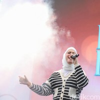 Ada juga Tamara Saidina sebagi alumni Hijab Hunt 2017 dan berhasil mendapatkan runner up 2. “Waktu itu masa karantina banyak banget ilmu yang aku dapat. Belajar catwalk juga dan membaca Al-Qur’an bersama juga. Ajang ini sangat luar biasa yang punya bakat sayang banget dipendam. Aku juga bisa umrah pertama kali dari Hijab Hunt,” ujarnya.  Foto: Rifkianto Nugroho.
