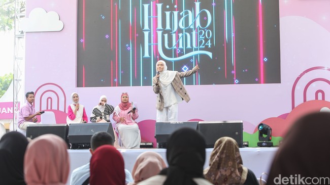 Alla menjelaskan pada saat masa karantina tidak bisa membawa handphone. Ketika keluar dari Hijab Hunt bisa lebih luas pengalaman dan wawasannya. “Pertama kali aku jauh dari keluarga. Dan ketika keluar dari Hijab Hunt keluarga aku pada bangga Alhamdulillah,” lanjutnya. Foto: Rifkianto Nugroho.