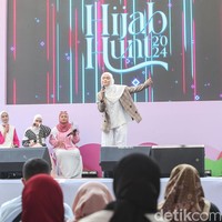 Alla menjelaskan pada saat masa karantina tidak bisa membawa handphone. Ketika keluar dari Hijab Hunt bisa lebih luas pengalaman dan wawasannya. “Pertama kali aku jauh dari keluarga. Dan ketika keluar dari Hijab Hunt keluarga aku pada bangga Alhamdulillah,” lanjutnya. Foto: Rifkianto Nugroho.