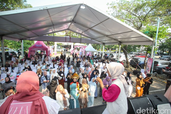 Ibu dari tiga orang anak ini eksis di Instagram. Ia menuturkan semenjak mengikuti Hijab Hunt, ia mendapatkan pengalaman baru.  Foto: Rifkianto Nugroho.