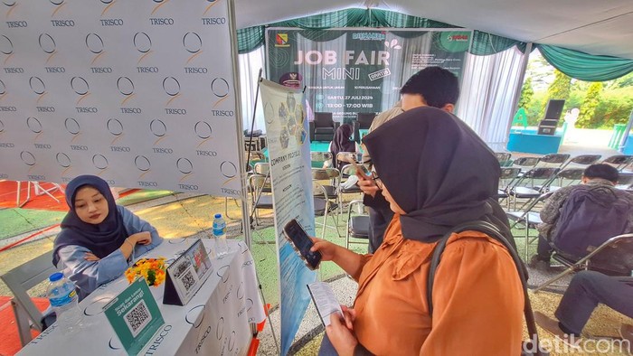 Pencaker asal Margahayu, Kabupaten Bandung, Rezvira Edriani Febriano (21).