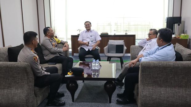 Polresta Bandara Soekarno-Hatta menggelar Jumat Curhat dengan sejumlah karyawan PT GMF Aeroasia