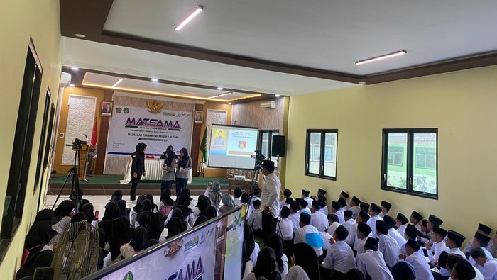 Polwan Polres Blitar Kota Ajak Siswa Cegah Perilaku Bullying