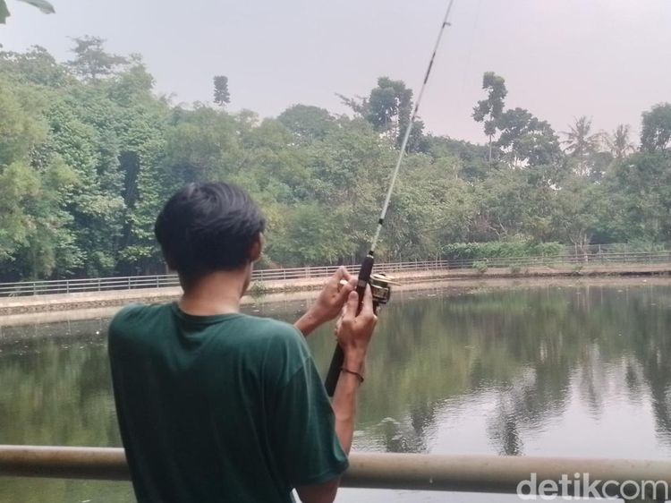 Potret Hutan Kota Munjul, Spot Favorit Warga Buat Mancing-Refreshing