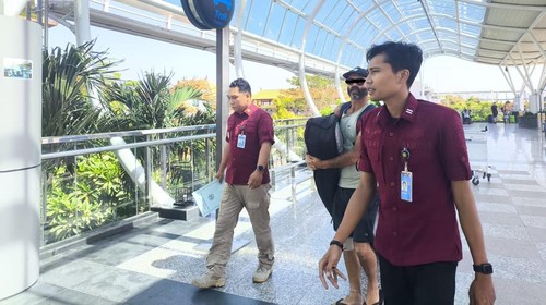 Seorang WN Australia dideportasi dari Bali, Kamis (25/7/2024).