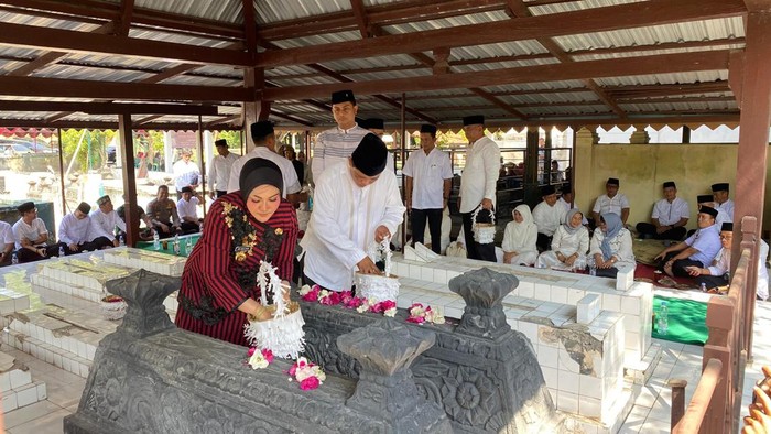 Sri Mulyani Ziarah