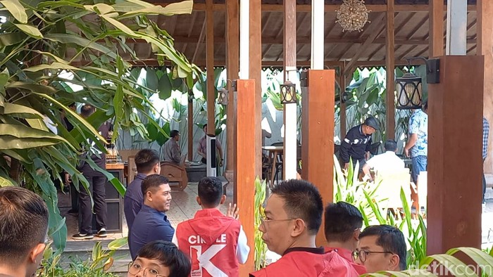 Suasana di Solo Kopi saat pertemuan Kaesang Pangarep dengan Irjen Ahmad Luthfi, Sabtu (27/7/2024).