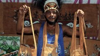 Kampung Asei Besar terkenal dengan perajin lukisan kulit kayu khas Papua dan sebagai pemasok suvenir lukisan kulit kayu.