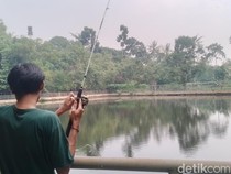 Hutan Kota Munjul Jadi Spot Favorit Mancing dan Refreshing Warga