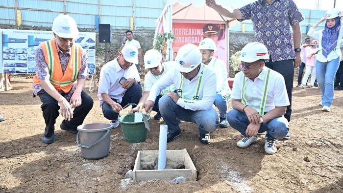Wali Kota Makassar Danny Pomanto melakukan groundbreaking Intake Manggala PDAM Makassar di Moncongloe.