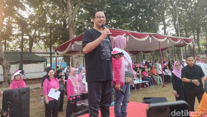 Anies Baswedan saat meluncurkan Koalisi Nasional Perempuan Indonesia (KNPI) di Lapangan Banteng, Sawah Besar, Jakarta Pusat, Minggu, 28 Juli 2024 (Dwi/detikcom)