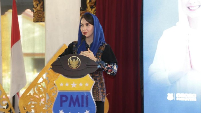 Arumi Bachsin saat menyampaikan wejangan dalam Muspimda PMII di Sumenep.