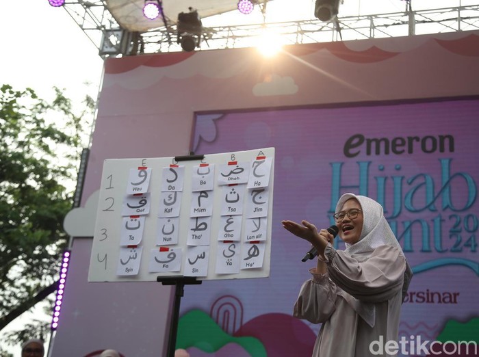 Azahra tampil dalam audisi Emeron Hijab Hunt 2024 Jabodetabek yang digelar di Bekasi, Sabtu (27/7/2024).