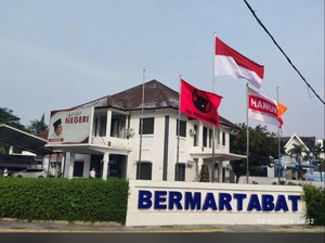 Bendera PDIP dan Hanura Berkibar di Kantor Pemenangan Edy Rahmayadi