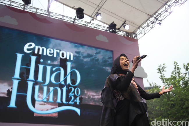 Bajidor Kahot yang dibawakan oleh Syafira Umrotin Hasanah juga tak kalah mencuri perhatian karena ia tampil luwes dan ingin melestarikan budaya Indonesia. Chicha Fiqri Rahman juga bernyanyi lagu nusantara yang membuat juri dan penonton merinding, karena mengeluarkan whistle voice. Foto: Pradita Utama
