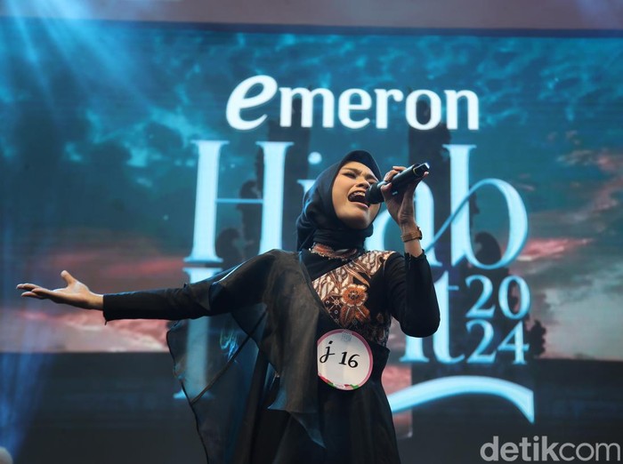 Chicha FIiqri tampil dalam audisi Emeron Hijab Hunt 2024 Jabodetabek yang digelar di Bekasi, Sabtu (27/7/2024).