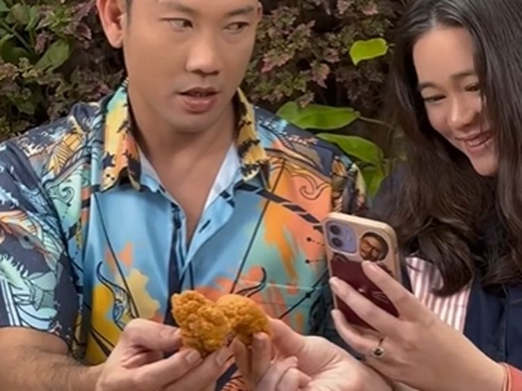 Denny Sumargo dan Olivia Allan Pasutri yang Doyan Kulineran