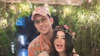 Putri pertamanya diberi nama Gabriella Allan Soemargo. Denny Sumargo sampai menjuluki anaknya dengan sebutan anak naga karena lahir di tahun naga menurut kepercayaan Tionghoa. Foto: Instagram/sumargodenny & Instagram/oliviasumargo