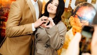 Kabar bahagia menyelimuti keluarga Denny Sumargo dan Olivia Allan. Setelah bertahun-tahun menikah akhirnya mereka dikaruniai buah hati. Foto: Instagram/sumargodenny & Instagram/oliviasumargo