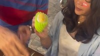 Kedekatannya bersama Jusuf Hamka sering membuat orang berspekulasi keduanya memiliki hubungan keluarga. Olivia Allan dan Jusuf Hamka rela pergi ke Thailand bersama demi makan durian mahal. Foto: Instagram/sumargodenny & Instagram/oliviasumargo