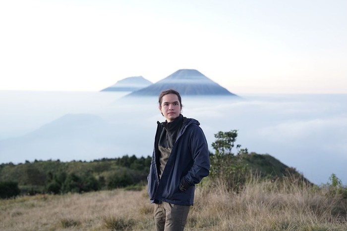 Dul dan Tissa di Gunung Prau Dul dan Tissa di Gunung Prau