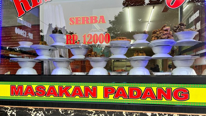 Fenomena Warung Masakan Padang Dijajah Orang Tegal