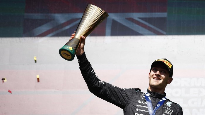 Formula One F1 - Belgian Grand Prix - Circuit de Spa-Francorchamps, Stavelot, Belgium - July 28, 2024 Mercedes George Russell celebrates with the trophy on the podium after winning the Belgian Grand Prix REUTERS/Johanna Geron