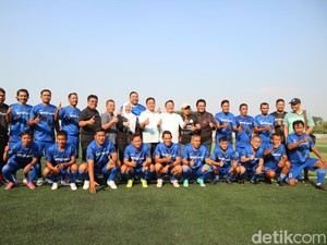 Nonton Persipa Vs Timnas Legend, Crazy Rich Grobogan Joko Suranto Bagikan Bola
